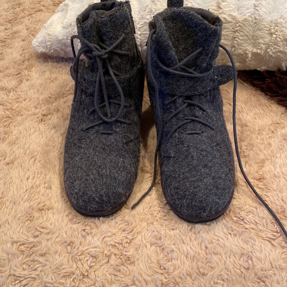 Bearpaw booties 💕
